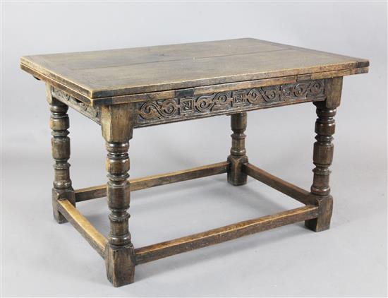 A 17th century style oak draw leaf table, W.4ft D.2ft 8in. H.2ft 6in.